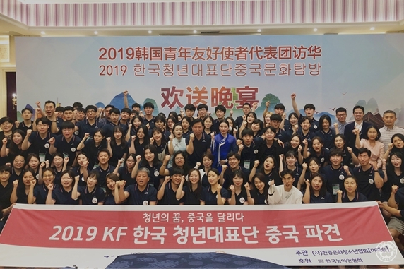 Group photo of delegation 